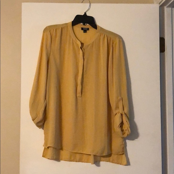 a.n.a Tops - Ana blouse color mustards long sleeve